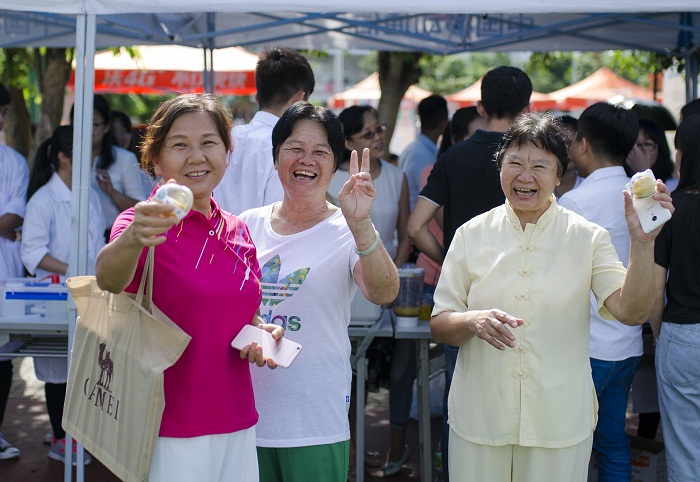 現場參觀的市民（圖書館 梁平攝影）.jpg